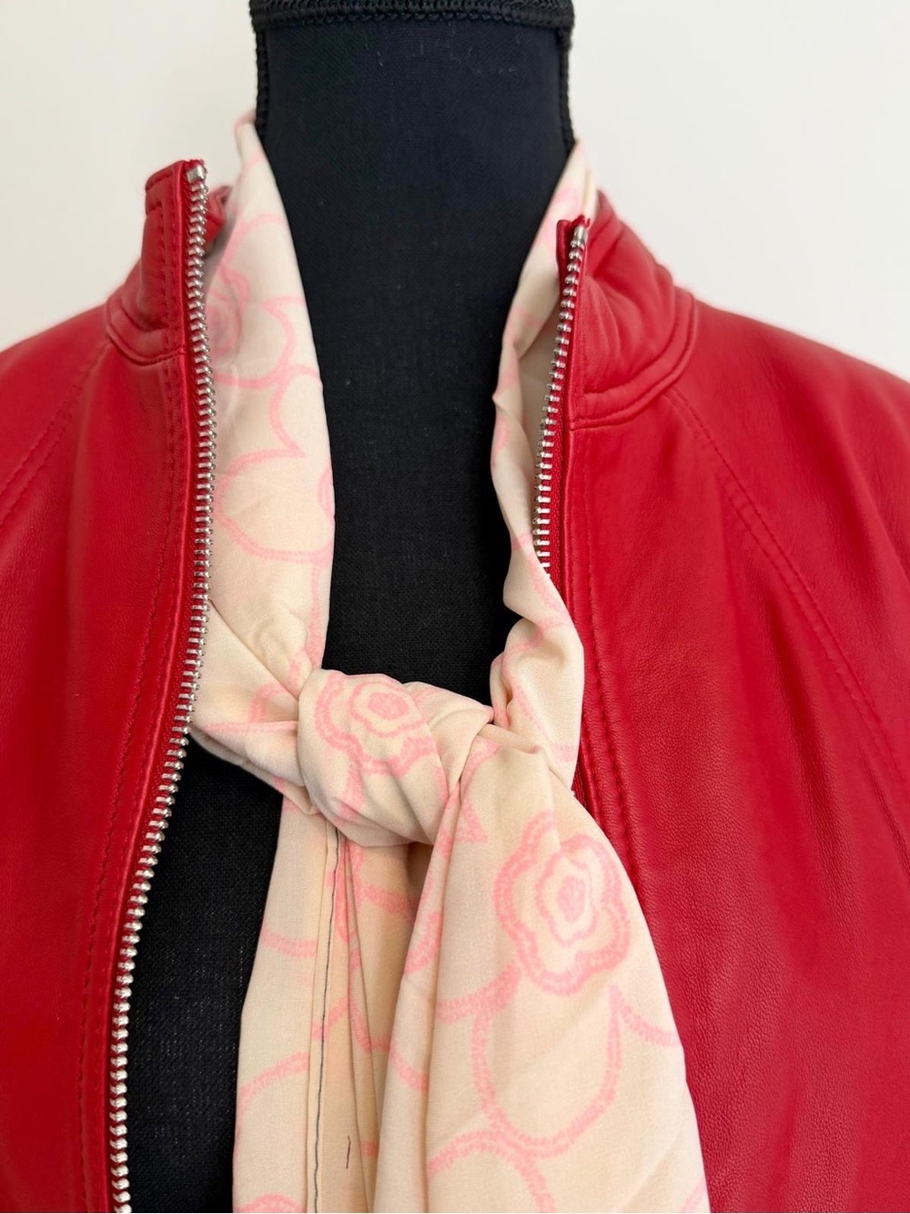 Beautiful Lightweight scarf - Picture 3 of 4